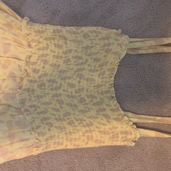 Amuse Society Romper. Cute pale yellow summer print. Tie straps. Size Small. - Picture 2 of 6